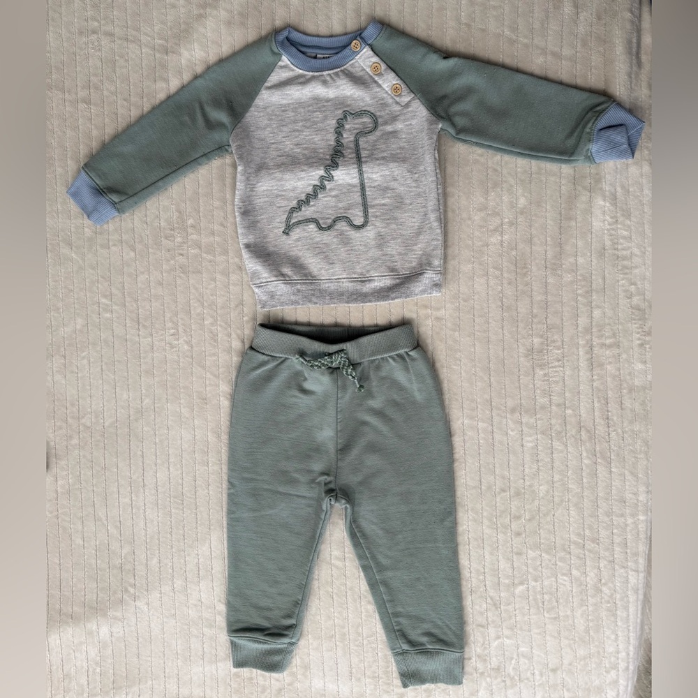 Aspen kids Green and Gray Dinosaur sweatsuit 18 months